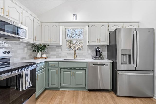 10809 W 76th Street, Overland Park, KS 66214