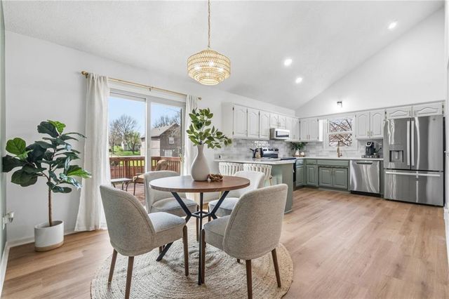 10809 W 76th Street, Overland Park, KS 66214