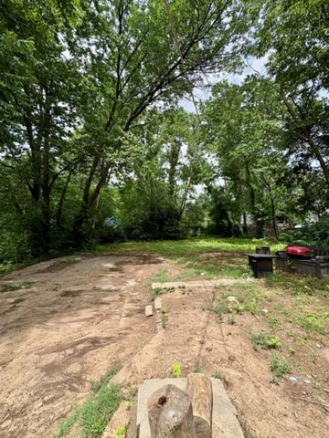 426 W Cave Springs AVe, El Dorado, KS 67042