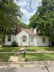 426 W Cave Springs AVe, El Dorado, KS 67042