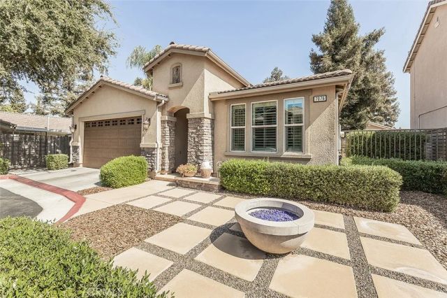 7076 N Cedar Hill Drive, Fresno, CA 93722