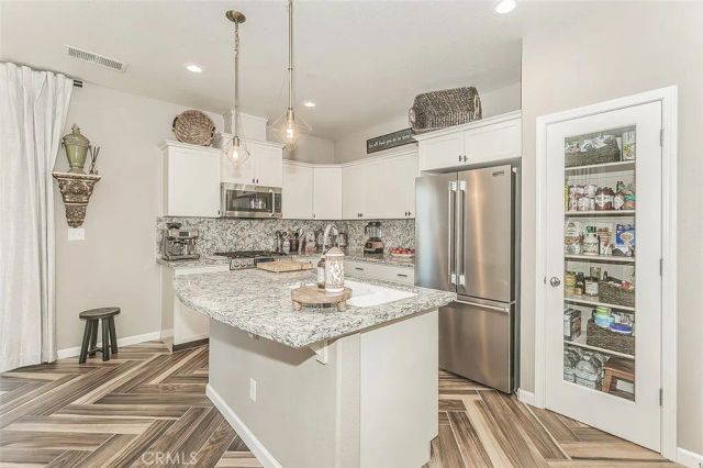7076 N Cedar Hill Drive, Fresno, CA 93722