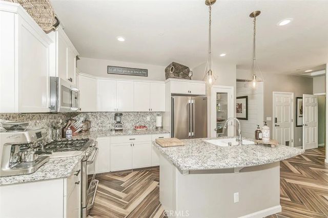 7076 N Cedar Hill Drive, Fresno, CA 93722