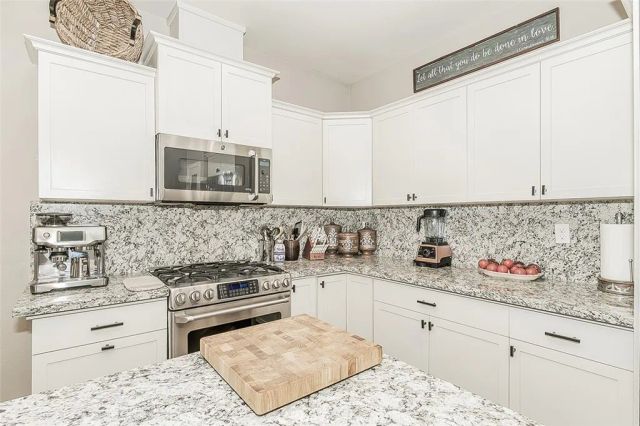 7076 N Cedar Hill Drive, Fresno, CA 93722