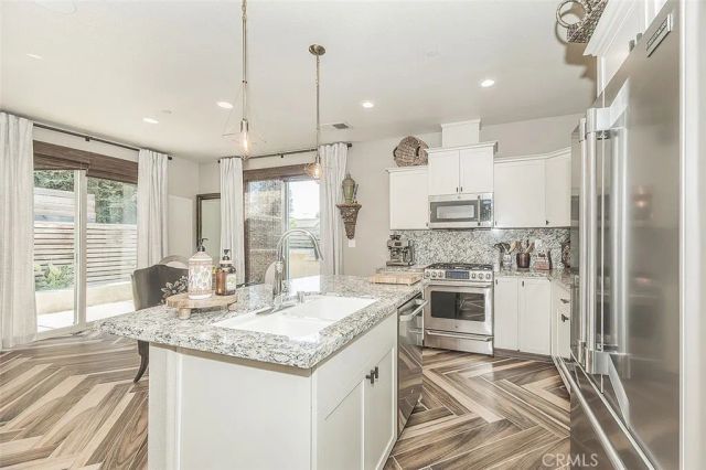7076 N Cedar Hill Drive, Fresno, CA 93722