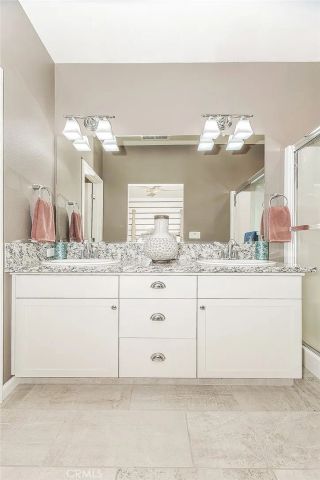 7076 N Cedar Hill Drive, Fresno, CA 93722