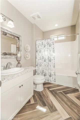 7076 N Cedar Hill Drive, Fresno, CA 93722