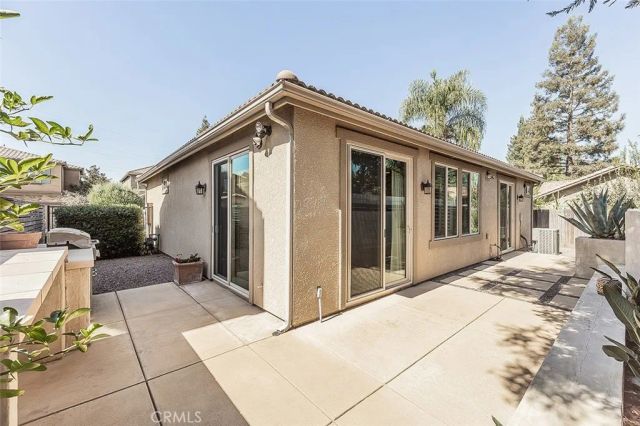 7076 N Cedar Hill Drive, Fresno, CA 93722