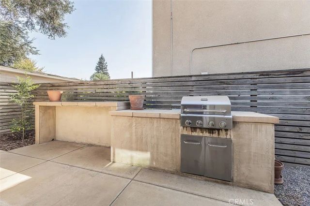 7076 N Cedar Hill Drive, Fresno, CA 93722