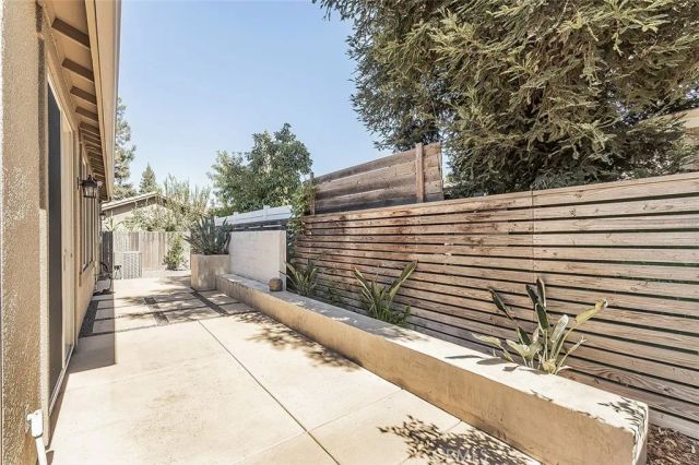 7076 N Cedar Hill Drive, Fresno, CA 93722