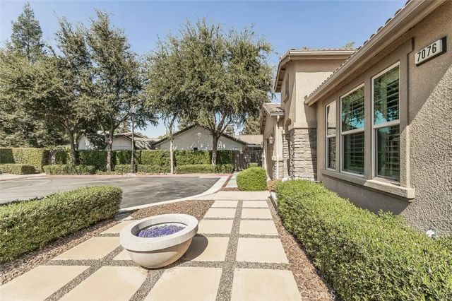 7076 N Cedar Hill Drive, Fresno, CA 93722