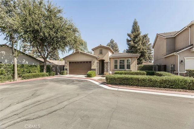 7076 N Cedar Hill Drive, Fresno, CA 93722