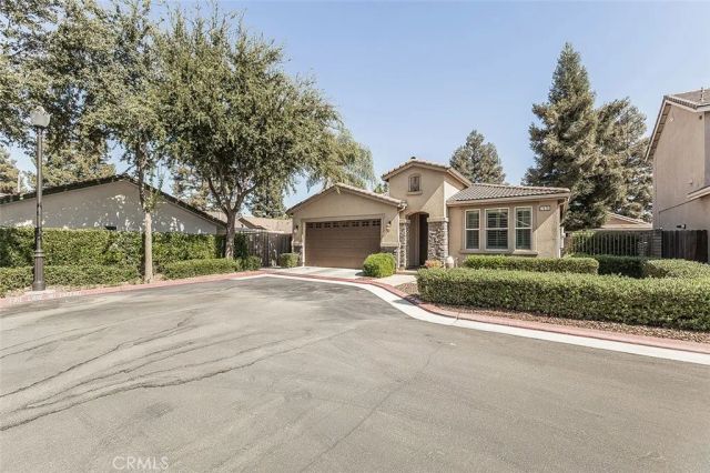 7076 N Cedar Hill Drive, Fresno, CA 93722