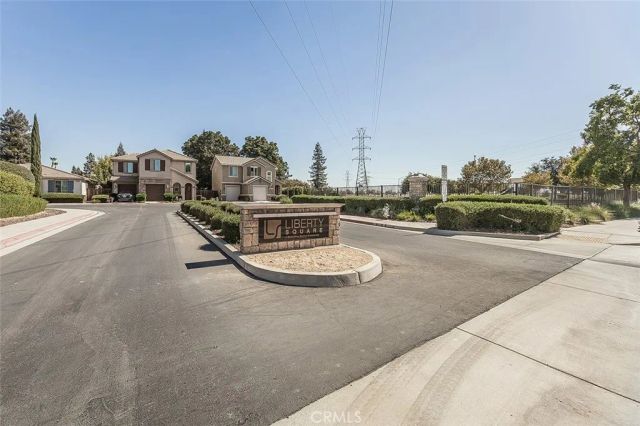 7076 N Cedar Hill Drive, Fresno, CA 93722