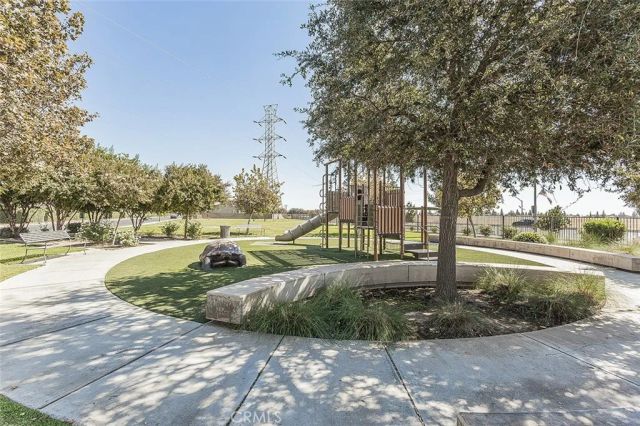7076 N Cedar Hill Drive, Fresno, CA 93722
