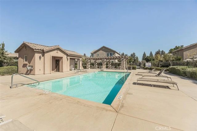 7076 N Cedar Hill Drive, Fresno, CA 93722