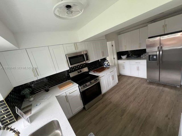 6220 NW 19th St, Sunrise, FL 33313
