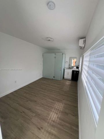 6220 NW 19th St, Sunrise, FL 33313