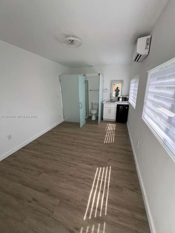 6220 NW 19th St, Sunrise, FL 33313