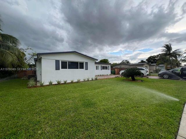 6220 NW 19th St, Sunrise, FL 33313