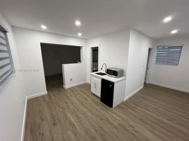 6220 NW 19th St, Sunrise, FL 33313