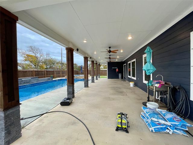 218 N Avenue A, Freeport, TX 77541