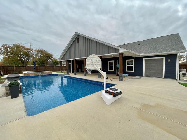 218 N Avenue A, Freeport, TX 77541