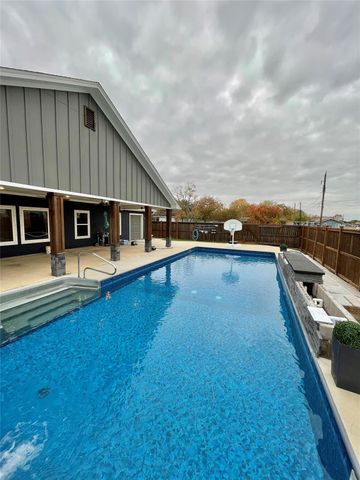 218 N Avenue A, Freeport, TX 77541