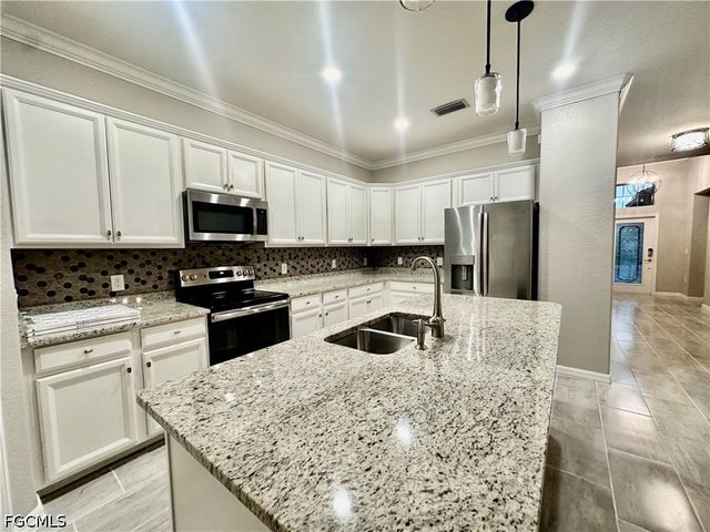 12952 Broomfield LN, Fort Myers, FL 33913