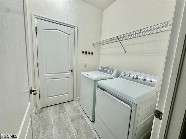 12952 Broomfield LN, Fort Myers, FL 33913