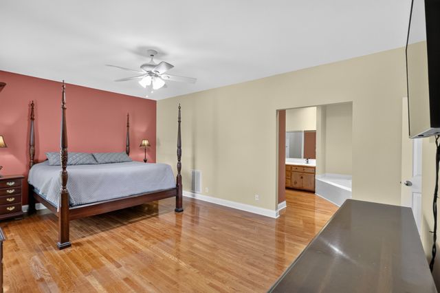 1135 Stirlingshire Dr, Hendersonville, TN 37075