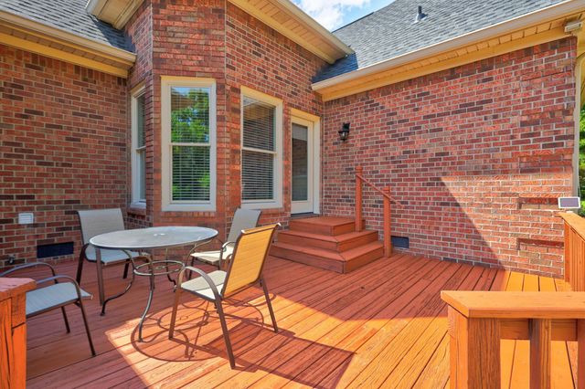 1135 Stirlingshire Dr, Hendersonville, TN 37075