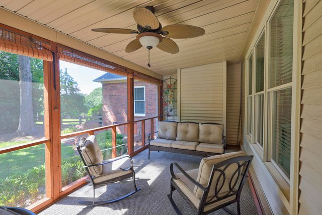 1135 Stirlingshire Dr, Hendersonville, TN 37075