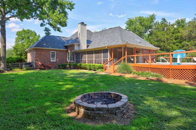 1135 Stirlingshire Dr, Hendersonville, TN 37075