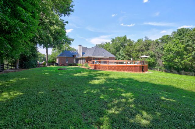 1135 Stirlingshire Dr, Hendersonville, TN 37075