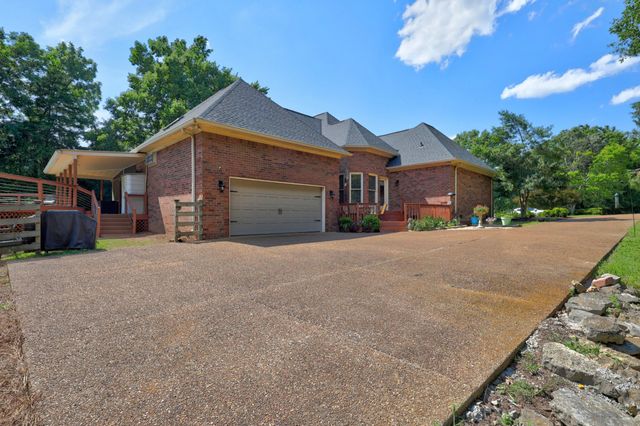 1135 Stirlingshire Dr, Hendersonville, TN 37075