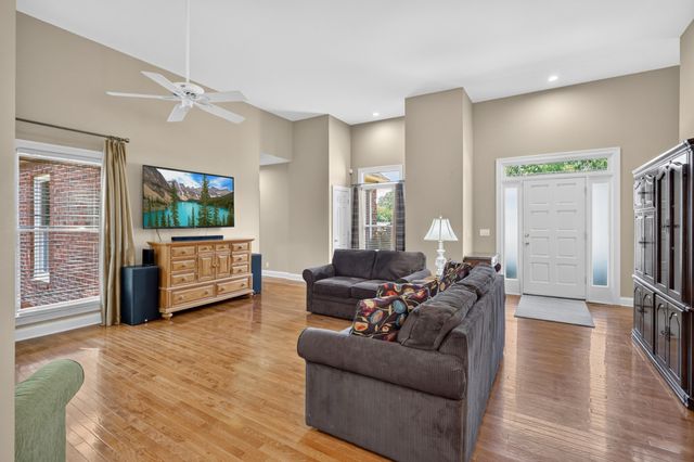 1135 Stirlingshire Dr, Hendersonville, TN 37075