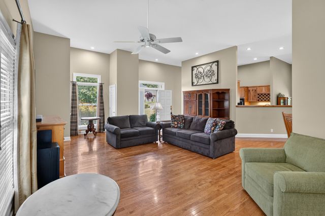 1135 Stirlingshire Dr, Hendersonville, TN 37075