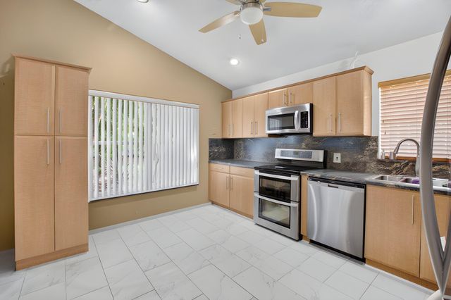 13620 Weyburne Drive, Delray Beach, FL 33446