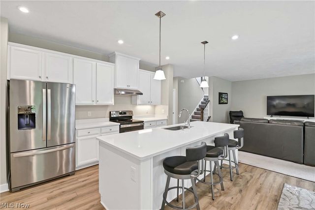 35405 Crystal Creek Court, Grafton, OH 44044