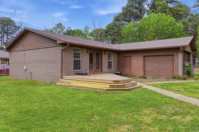 901 W Iowa St Street, Beebe, AR 72012