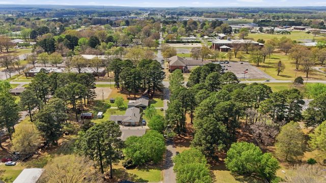 901 W Iowa St Street, Beebe, AR 72012