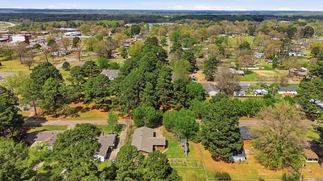901 W Iowa St Street, Beebe, AR 72012