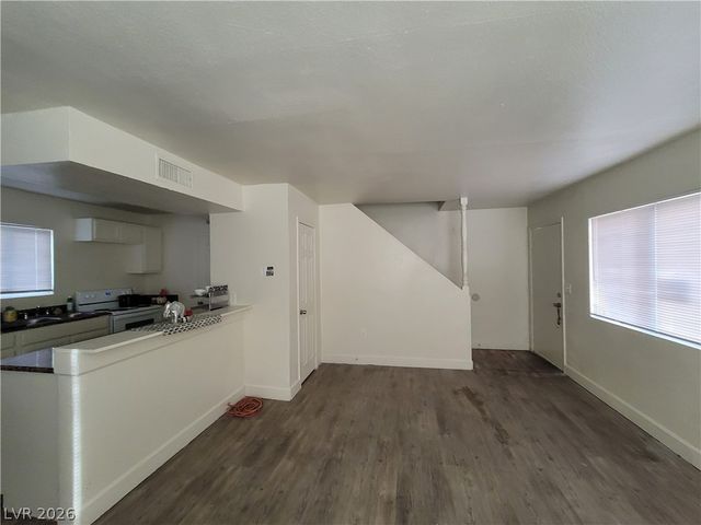 5126 Golden A, Las Vegas, NV 89119