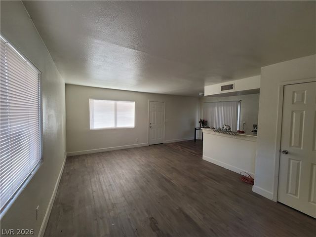 5126 Golden A, Las Vegas, NV 89119
