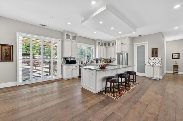 23235 Darkhorse Dr, Auburn, CA 95602