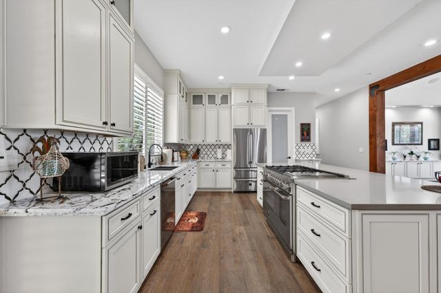23235 Darkhorse Dr, Auburn, CA 95602