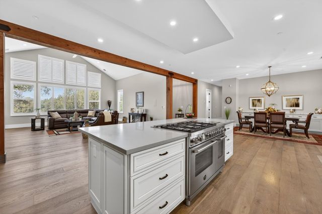 23235 Darkhorse Dr, Auburn, CA 95602