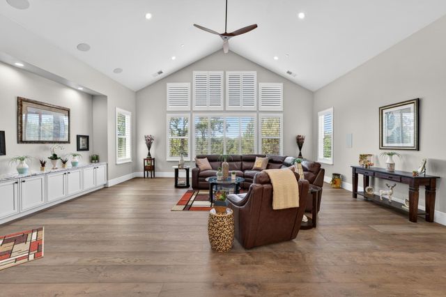 23235 Darkhorse Dr, Auburn, CA 95602