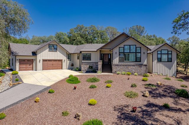 23235 Darkhorse Dr, Auburn, CA 95602